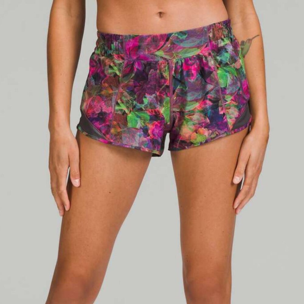Lululemon Hotty Hot Low-Rise Lined Short 2.5"